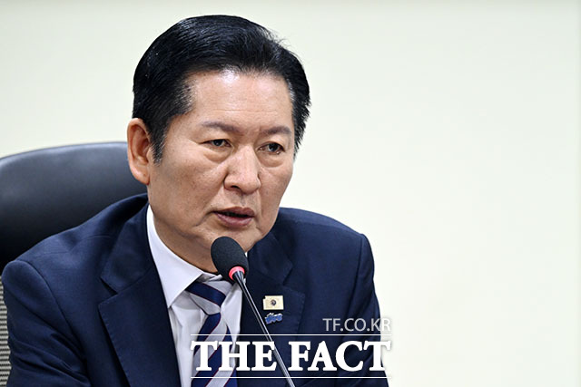 한반도평화신전략위원회 출범식에 참석해 인사말 하는 정 대표.