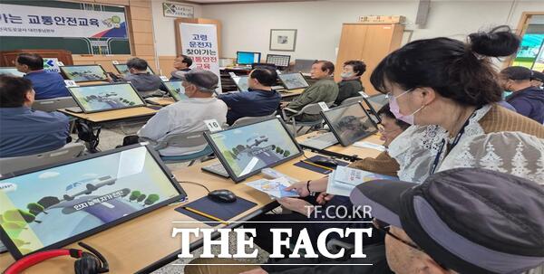 한국도로공사 대전충남본부가 26일 고령 운전자의 안전 운전 문화 확산을 위해 관내 운전면허시험장에서 찾아가는 교통안전 교육을 실시했다. /한국도로공사 대전충남본부