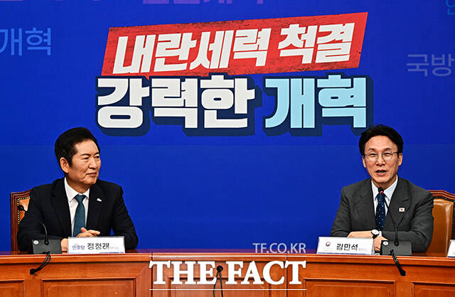 박찬대 의원의 인천시장 출마가 유력한 상황에서, 김민석 국무총리가 차기 전당대회에 출마한다면 공취모가 김 총리를 지원하는 조직으로 변모할 수 있다는 관측도 나온다. 사진은 김민석 국무총리가 지난해 8월 5일 국회를 찾아 정청래 더불어민주당 대표를 예방한 모습. /배정한 기자