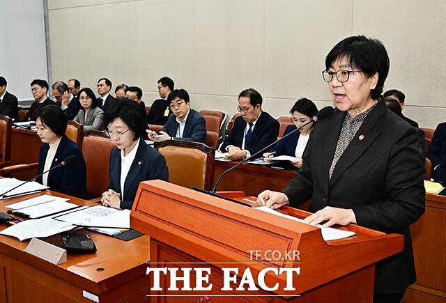 현안보고하는 정은경 보건복지부 장관.