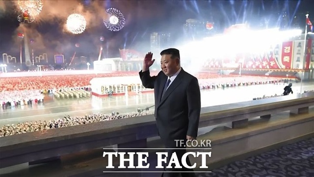 북한이 제9차 노동당 대회를 기념하는 열병식을 평양 김일성 광장에서 개최했다. 사진은 지난해 10월 10일 평양 김일성광장에서 노동당 창건 80주년 경축 열병식에 참석한 김정은 북한 국무위원장 모습. /뉴시스, 조선중앙TV 갈무리