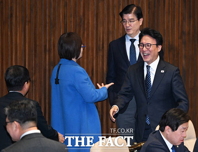 김민석 국무총리가 26일 서울 여의도 국회에서 열린 제432회 국회(임시회) 제8차 본회의에 참석해 환한 미소를 짓고 있다. /국회=배정한 기자