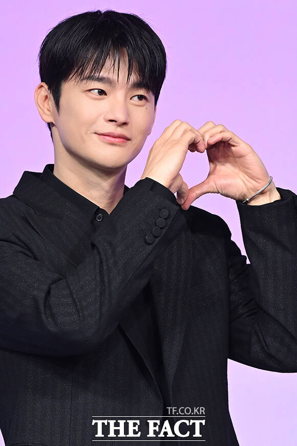 배우 서인국이 26일 오전 서울 종로구 JW 메리어트 동대문 스퀘어에서 열린 넷플릭스 새 시리즈 ‘월간남친’ 제작발표회에 참석해 포즈를 취하고 있다. /김성렬 기자