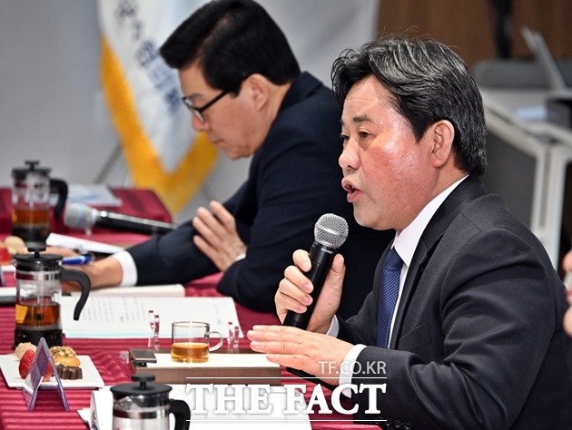 박정현 부여군수가 25일 청양군에서 열린 민선 8기 4차 연도 제4차 충남도 시장·군수협의회에서 농지법 개정을 공식 건의하고 있다. /부여군