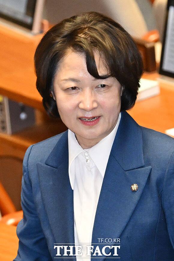 형법일부개정법률안(수정안)이 민주당 주도로 가결된 가운데 표결에 불참한 추미애 의원.