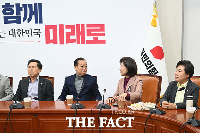 4선 이상 중진 의원들과 면담 갖는 장 대표.