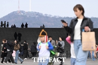  3·1절 연휴 봄기운 가득…