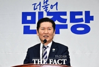  ‘코스피 6300 돌파, 대통령 지지율 67%’…미소 짓는 민주당 [TF사진관]