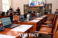  '본회의는 필리버스터, 상임위는 보이콧'...여야 대치 속 국회는 '반쪽' [TF사진관]