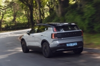  프리미엄 브랜드도 가격 내렸다…테슬라發 전기차 점유율 경쟁 '치열'