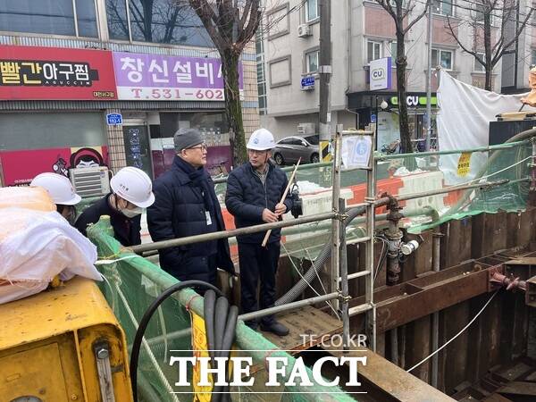 대전시가 침수우려지역 맨홀들을 대상으로 추락방지시설 설치에 나선다. /대전시