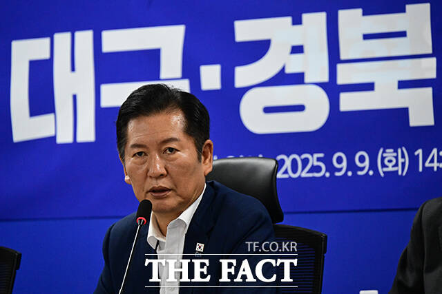 정청래 더불어민주당 대표가 지방선거를 앞두고 보수의 심장부 대구를 찾았다. 사진은 지난해 9월 국회 의원회관에서 열린 2025 대구·경북 예산정책협의회에 참석한 정 대표의 모습. /남윤호 기자