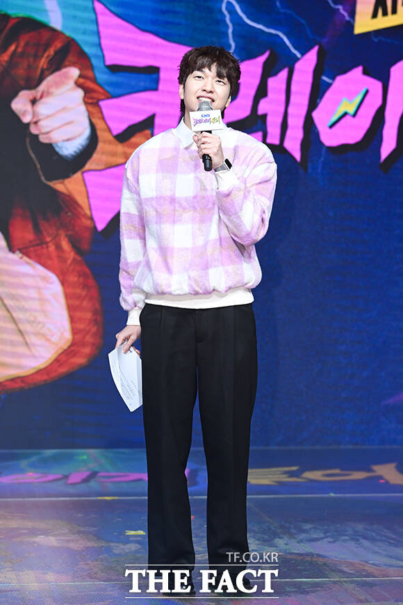 개그맨 유재필이 27일 오후 서울 마포구 상암DMC 푸르지오 S-city에서 열린 ENA 새 예능프로그램 ‘크레이지 투어’ 제작발표회에 참석해 진행을 하고 있다. /서예원 기자