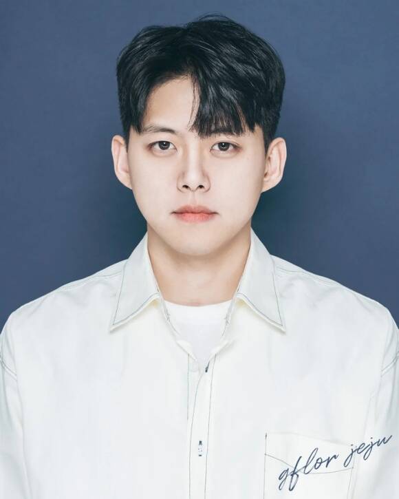 그룹 유키스 출신 동호와 그의 전처 A 씨가 소셜미디어에서 폭로전을 펼치고 있다. /동호 소셜미디어