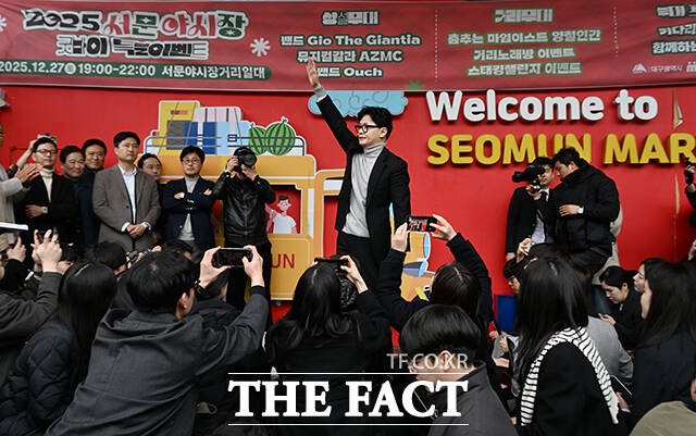 한동훈 전 국민의힘 대표가 27일 오후 대구 중구 서문시장을 방문하고 있다. /대구=박헌우 기자