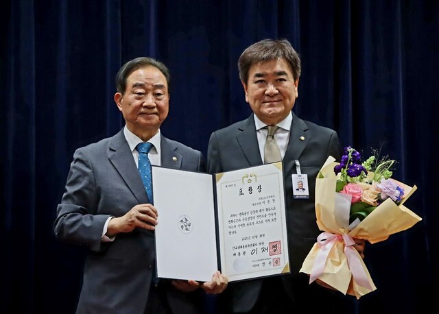 이윤창 민주평화통일자문회의 이북5도지역회의 자문위원이 민주평통 대통령 표창을 받았다. /민주평통 이북5도지역회의