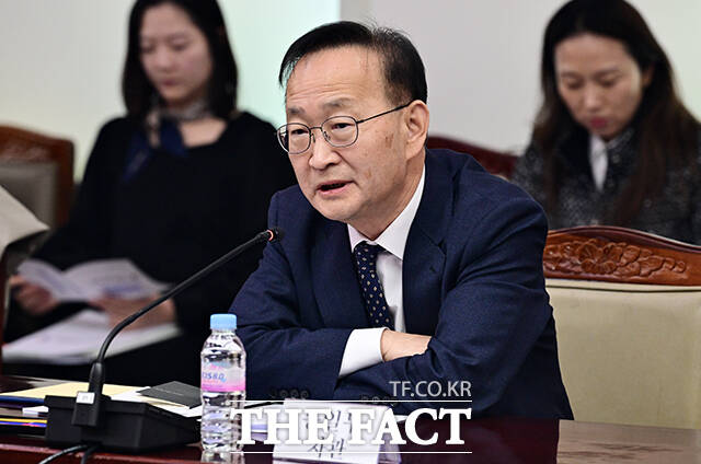 김남중 통일부 차관이 27일 오전 서울 종로구 정부서울청사에서 열린 2026 지방자치단체 남북교류협회 정책협의회에 참석해 모두발언을 하고 있다. /임영무 기자