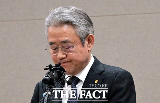 강호동 농협중앙회 회장이 지난 1월 13일 서울 중구 농협중앙회 본관에서 대국민 사과를 하고 있다. /임영무 기자