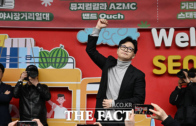 한동훈 전 국민의힘 대표가 27일 오후 대구 중구 서문시장을 방문하고 있다. /대구=박헌우 기자