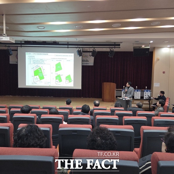 대전시가 27일 전통나래관 대회의실에서 대전역세권 재정비촉진계획 변경 공청회를 개최했다. /대전시