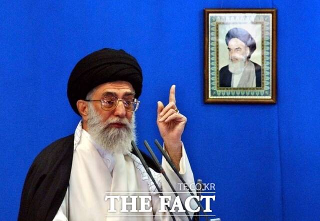 이란 최고지도자 아야톨라 알리 하메네이가 미국과 이스라엘의 합동 공습으로 사망한 가운데 이란이 최고지도자 권한을 대행하는 임시 지도자위원회를 구성했다. /AP.뉴시스