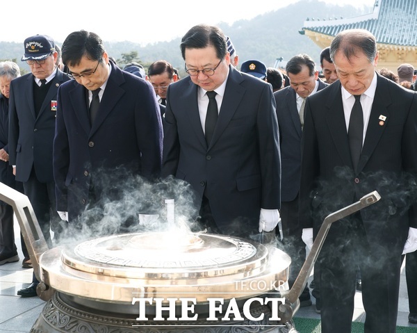 이장우 대전시장이 1일 제107주년 3·1절 기념식이 열리기 전 국립대전현충원을 방문해 참배했다. /대전시