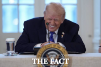  트럼프, 이란 보복 개시에 '전례 없는 힘으로 응징하겠다'