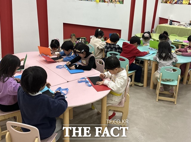  서울올림픽기념국민체육진흥공단 경륜경정총괄본부(이사장 하형주)는 어린이 문화교실 ‘스피돔 상상라운지’ 3월 프로그램을 운영한다. 사진은 광명스피돔 어린이 문화교실 운영 모습./국민체육진흥공단