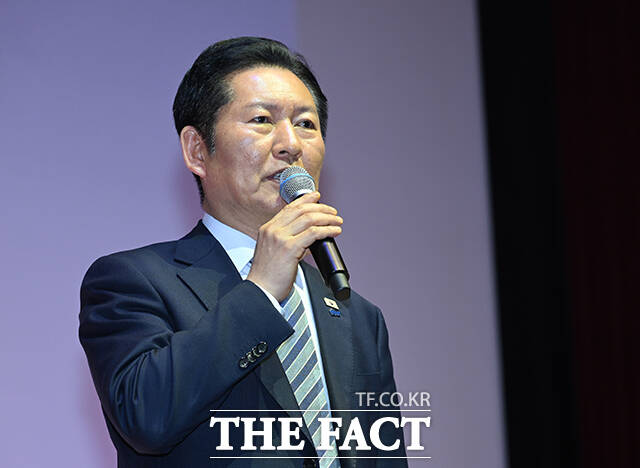 6.3지방선거에서 인천 계양을 국회의원 보궐선거 후보 출마를 위해 사퇴한 김남준 전 청와대 대변인이 2일 오후 인천 계양구 경인교육대학교에서 '쉬운 정치, 김남준' 북콘서트를 열고 있다. /인천=박헌우 기자