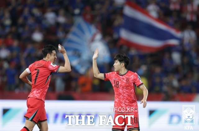 2026 북중미 월드컵 개막이 점차 다가오는 가운데, 한국 축구대표팀의 두 심장인 손흥민(33·LA FC)과 이강인(25·파리생제르맹)이 나란히 공격포인트를 가동하며 축구 팬들의 기대감을 한껏 끌어올리고 있다./KFA