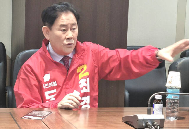 최경환 경북도지사 예비후보가 영주시를 방문한 자리에서 경북의 신르네상스 시대를 열겠다며 자신의 소신을 발언하고 있다. /최경환 경북도지사 예비후보