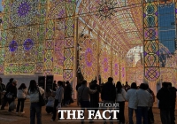  한 달간 490만 명 찾은 롯데월드타워·몰, '루미나리에 효과 톡톡'