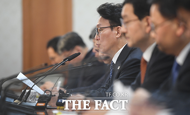 김민석 국무총리가 3일 오후 서울 종로구 정부서울청사에서 열린 중동 상황점검 관계 긴급 관계부처회의에서 모두발언을 하고 있다. /박상민 기자