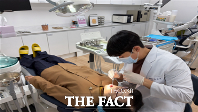 3일 전주시는 올해부터 노인 의치(틀니) 사업을 임플란트 지원까지 확대하기로 했다. /전주시