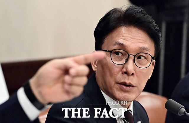 김민석 국무총리가 3일 오전 서울 종로구 정부서울청사에서 열린 국무회의에 참석해 모두발언을 하고 있다. /임영무 기자