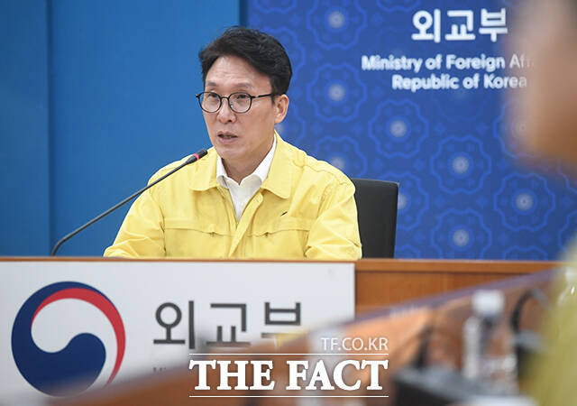 김민석 국무총리가 3일 오후 서울 종로구 정부서울청사에서 열린 재외공관장 회의에서 모두발언 하는 모습. /박상민 기자