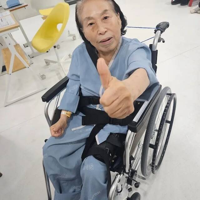 배우 전원주가 빙판길 사고로 골절상을 입어 치료 중이다./유튜브 채널 '전원주인공'