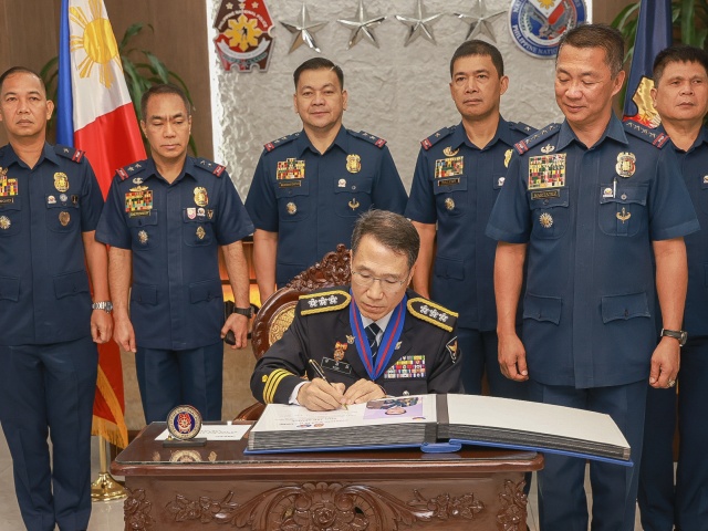 경찰청은 3일 유재성 경찰청장 직무대행이 필리핀 마닐라에서 호세 멜렌치오 나르타테즈 주니어 필리핀 경찰청장과 치안 총수 회담을 열고 양국 경찰 협력 양해각서 개정에 합의했다고 밝혔다./경찰청 제공