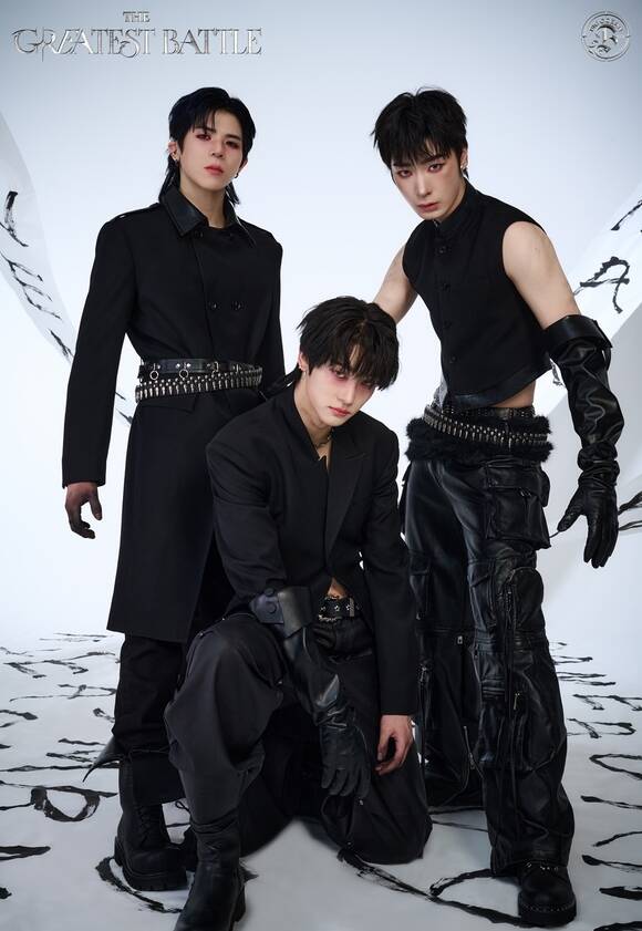 그룹 빅오션의 멤버 PJ 지석 찬연(왼쪽부터)이 3일 오후 5시 서울 마포구 쇼킹케이팝센터에서 진행된 세 번째 미니앨범 'THE GREATEST BATTLE(더 그레이티스트 배틀)' 발매 기념 쇼케이스에 참석해 다양한 이야기를 나눴다. /파라스타엔터테인먼트