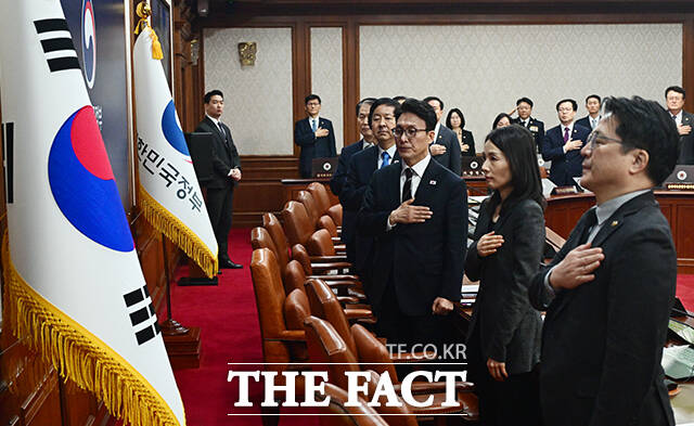 김민석 국무총리가 3일 오전 서울 종로구 정부서울청사에서 열린 국무회의에 참석해 모두발언을 하고 있다. /임영무 기자