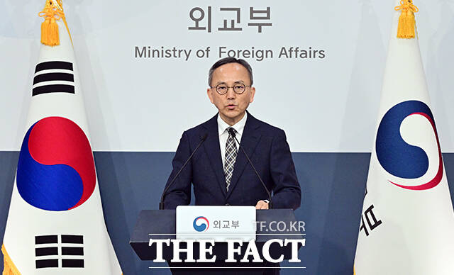 박일 외교부 대변인이 3일 오후 서울 종로구 외교부 청사에서 중동 사태와 관련해 교민 귀국 대책에 대해 브리핑을 하고 있다. /임영무 기자