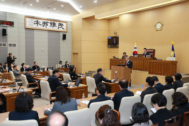 3일 열린 예천군의회 제283회 임시회 개회식에서 김학동 예천군수가 발언하고 있다. /예천군의회