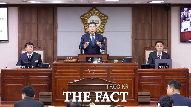 강형구 순천시의회 의장이 1일 순천시의회 본회의장에서 '전남광주통합특별시 설치를 위한 특별법' 국회 통과에 대한 입장을 밝히고 있다. /순천시의회