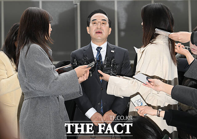 박홍근 기획예산처 장관 후보자가 3일 오전 서울 중구 예금보험공사에 마련된 인사청문회 준비 사무실로 출근하며 입장을 밝히고 있다. /박헌우 기자