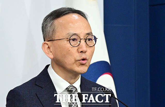 박일 외교부 대변인이 3일 오후 서울 종로구 외교부 청사에서 중동 사태와 관련해 교민 귀국 대책에 대해 브리핑을 하고 있다. /임영무 기자