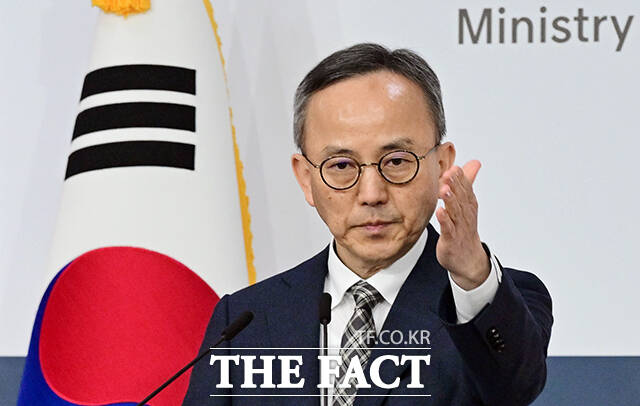 박일 외교부 대변인이 3일 오후 서울 종로구 외교부 청사에서 중동 사태와 관련해 교민 귀국 대책에 대해 브리핑을 하고 있다. /임영무 기자