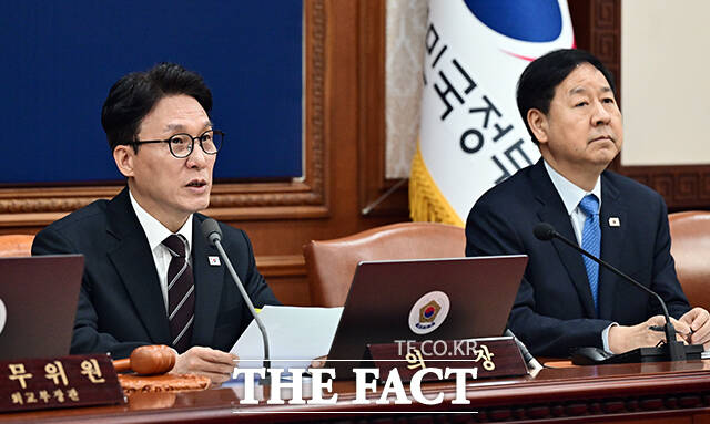 김민석 국무총리가 3일 오전 서울 종로구 정부서울청사에서 열린 국무회의에 참석해 모두발언을 하고 있다. /임영무 기자