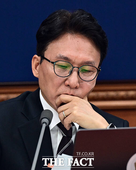 김민석 국무총리가 3일 오전 서울 종로구 정부서울청사에서 열린 국무회의에 참석해 모두발언을 하고 있다. /임영무 기자