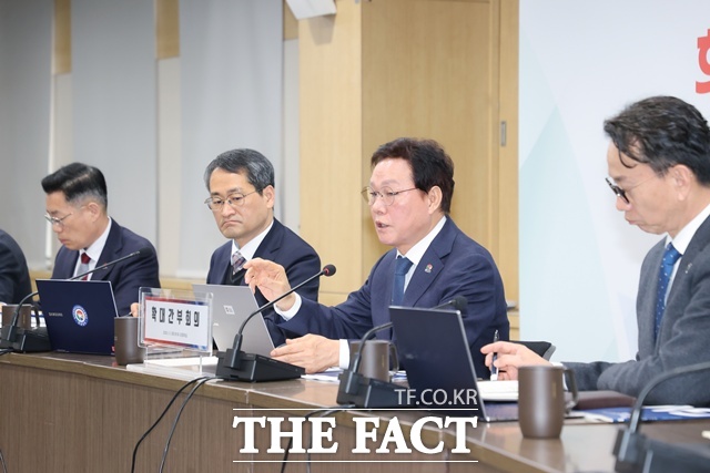 박완수 경남도지사가 3일 확대간부회의를 주재하고 있다. /경남도