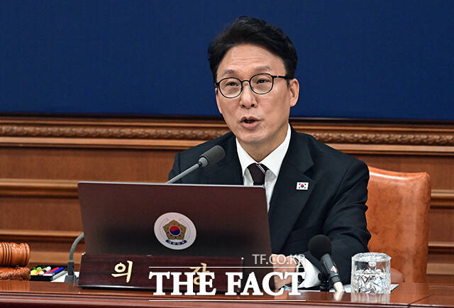 김민석 국무총리가 3일 오전 서울 종로구 정부서울청사에서 열린 국무회의에 참석해 모두발언을 하고 있다. /임영무 기자